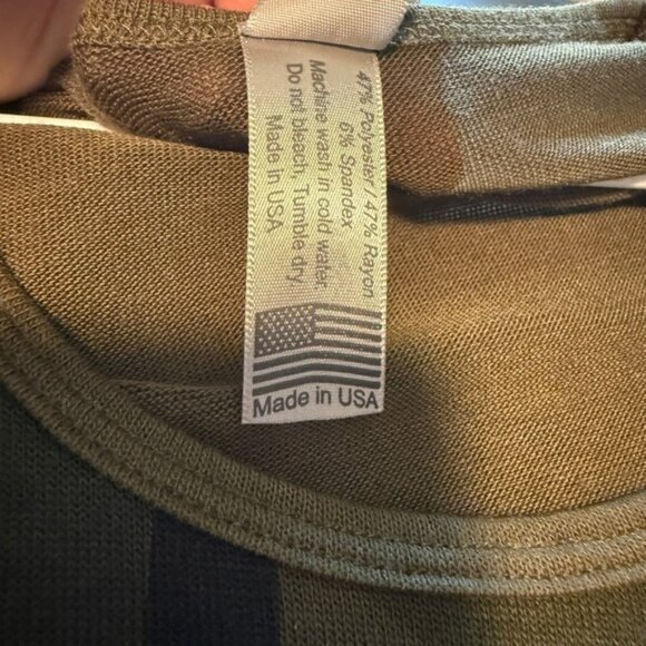 GO Couture XL Nordstrom‎ Rack Olive Camo Long Sleeve Tunic Top Stretch Women's - Picture 9 of 9